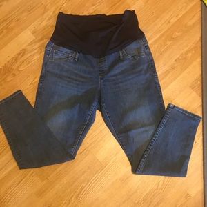 Gap 1969 true skinny maternity jeans .